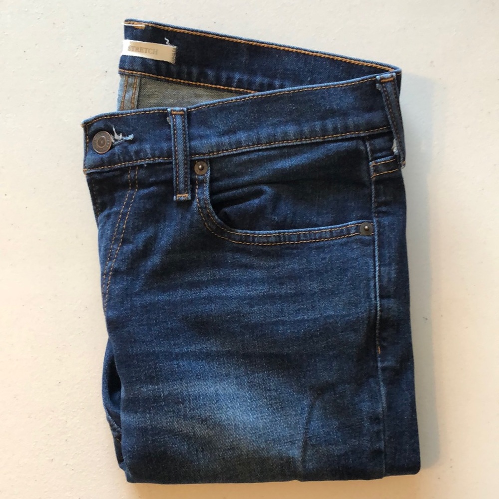 Size 32 x 30 Abercrombie & Fitch skinny jean in a dark blue wash.